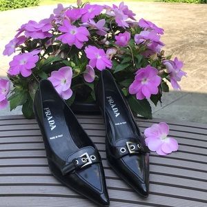 ✨HP✨PRADA POINTED PUMPS